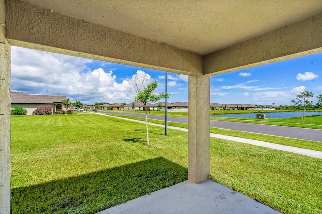 view of yard featuring a water view