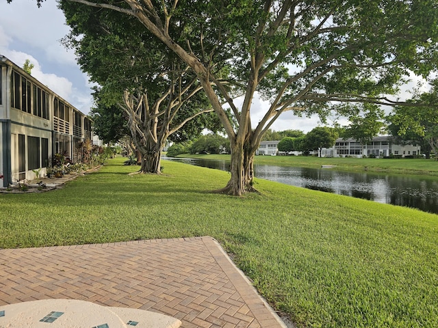 view of yard featuring a water view