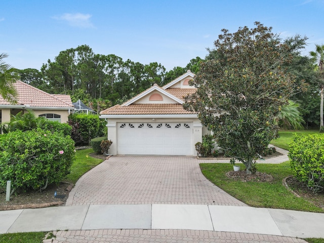 view of front of home featuring a front yard