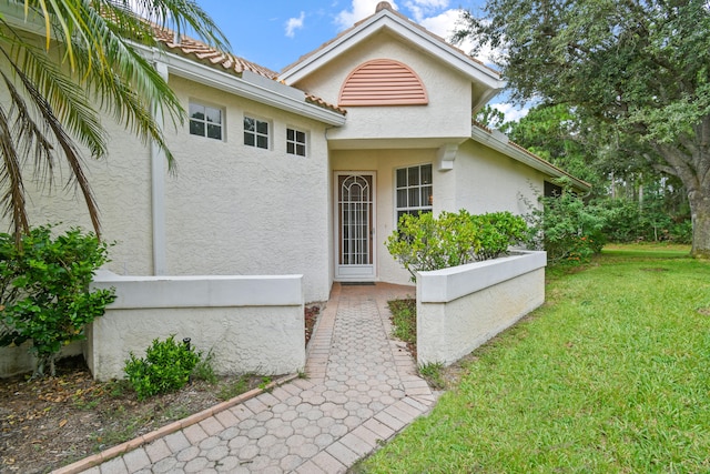 exterior space featuring a lawn