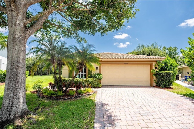 view of front facade featuring a garage and a front lawn