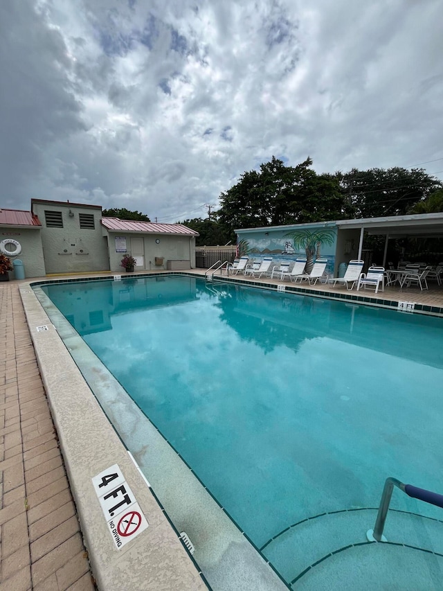 view of swimming pool