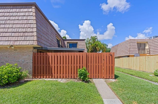 632 Springdale Cir, Palm Springs, FL 33461 - view of yard