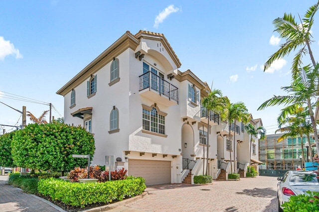 view of front facade with a garage