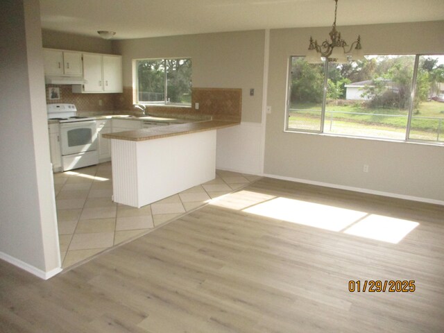 empty room featuring crown molding, plenty of natural light, and hardwood / wood-style floors