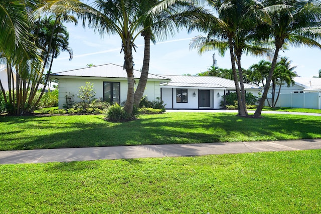 ranch-style house featuring a front yard