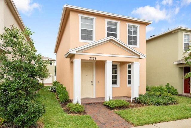 view of front of property featuring a porch and a front yard