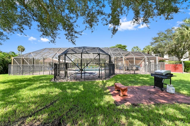 view of yard featuring a lanai and a fenced in pool