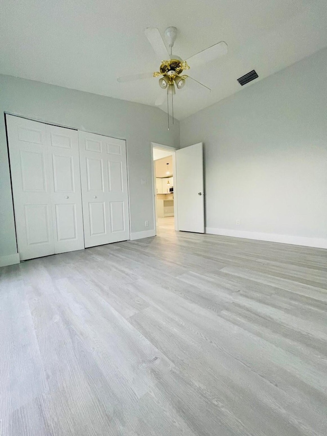 unfurnished bedroom featuring a closet and ceiling fan