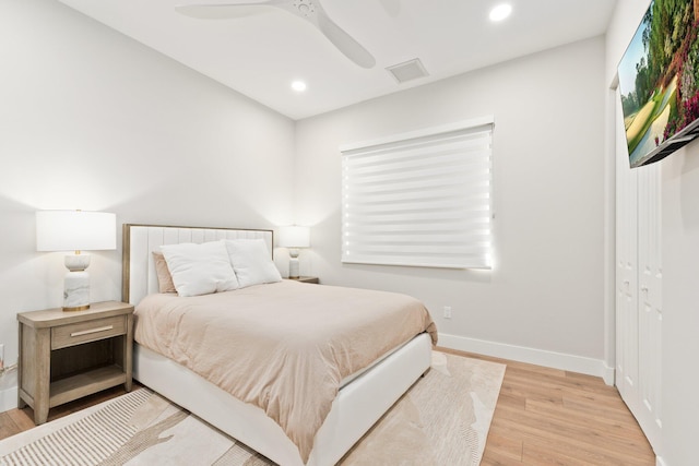 bedroom featuring light hardwood / wood-style flooring, ceiling fan, and a closet