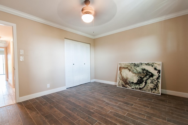 interior space featuring dark wood-type flooring, ceiling fan, and ornamental molding