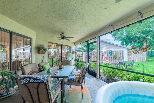 sunroom with ceiling fan