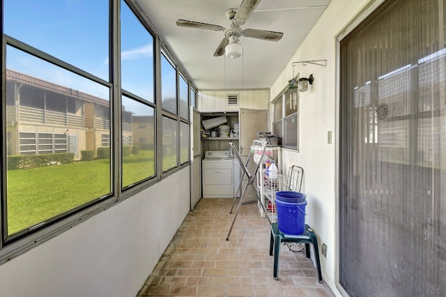 sunroom with ceiling fan