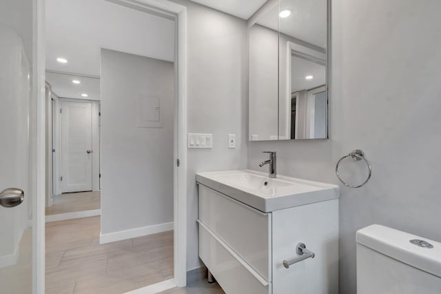 164 Normandy D, Delray Beach, FL 33484 - bathroom with baseboards, toilet, vanity, and recessed lighting