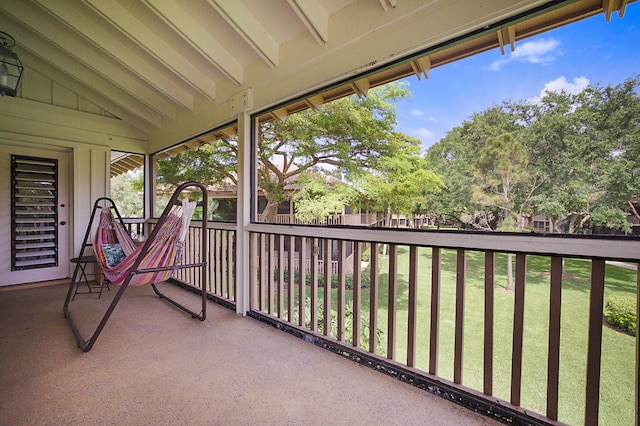 sunroom with lofted ceiling