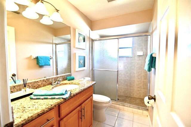 bedroom featuring a textured ceiling, connected bathroom, and ceiling fan