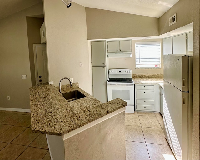 kitchen featuring white appliances, light tile patterned floors, kitchen peninsula, sink, and vaulted ceiling