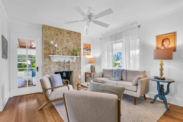 living room with a wealth of natural light, ceiling fan, and hardwood / wood-style flooring