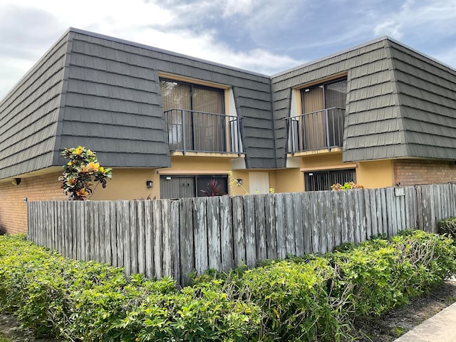 exterior space featuring a balcony