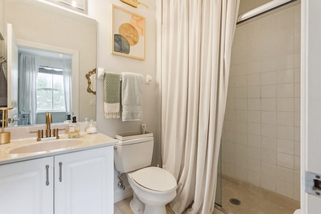 bathroom featuring a shower with curtain, vanity, and toilet