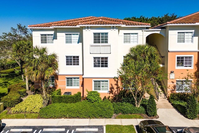 view of mediterranean / spanish-style home