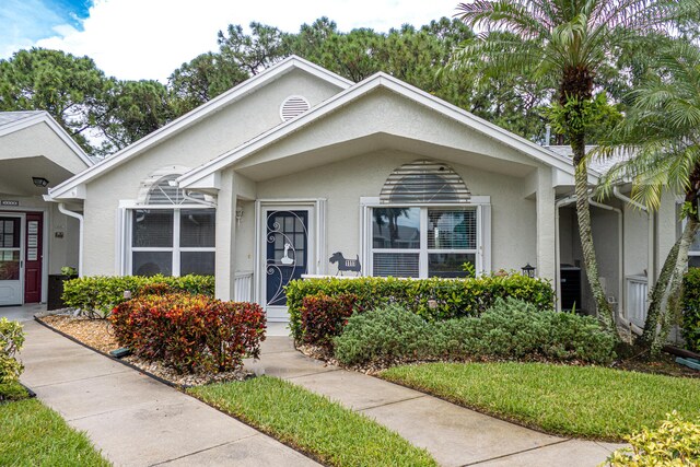 view of front of property