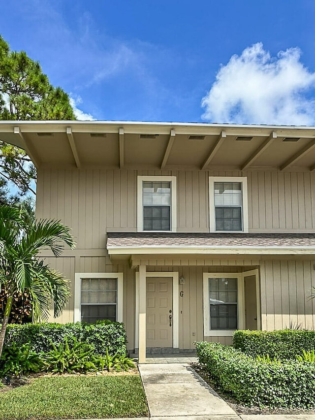 view of front of house