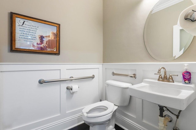 bathroom featuring toilet and sink