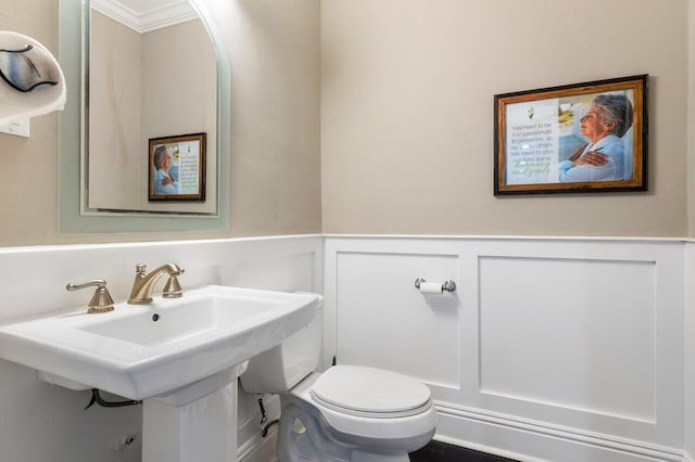 bathroom featuring toilet and sink