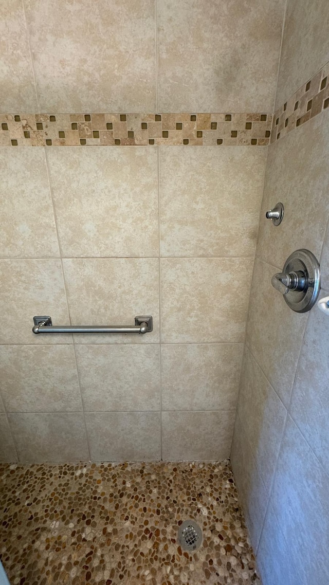 bathroom with a tile shower