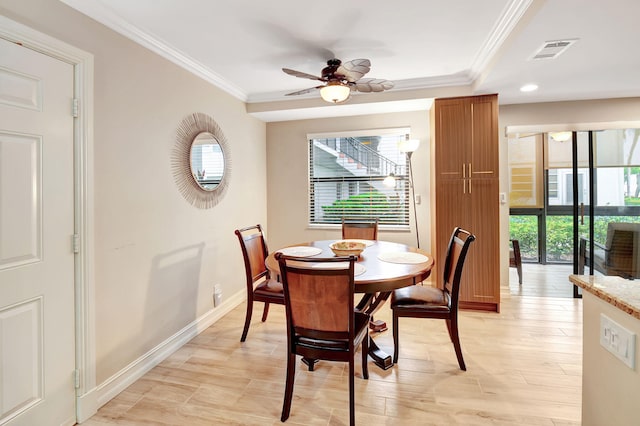 dining area with crown molding, light wood-type flooring, a healthy amount of sunlight, and ceiling fan