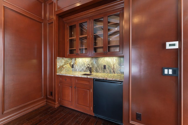 13058 Flamingo Ter, Palm Beach Gardens, FL 33410 - indoor wet bar with refrigerator, decorative backsplash, and dark wood-type flooring