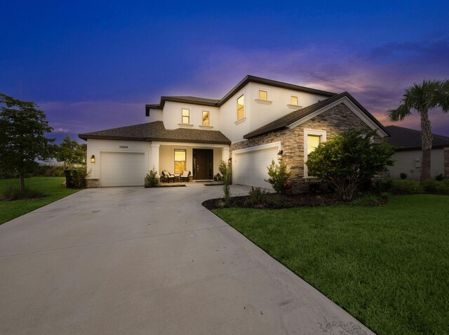 view of front of house featuring a lawn