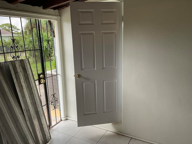 entrance foyer featuring a healthy amount of sunlight and light tile patterned flooring