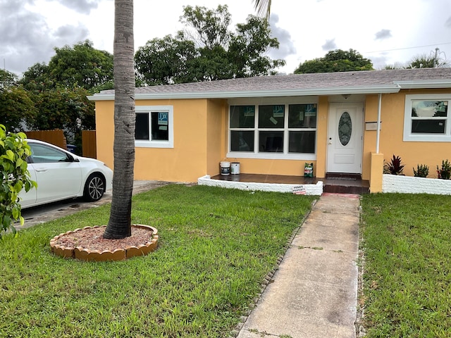 view of front of property with a front lawn