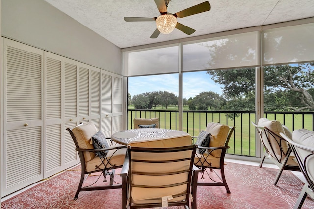 sunroom with ceiling fan