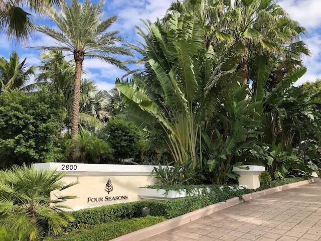 view of community / neighborhood sign