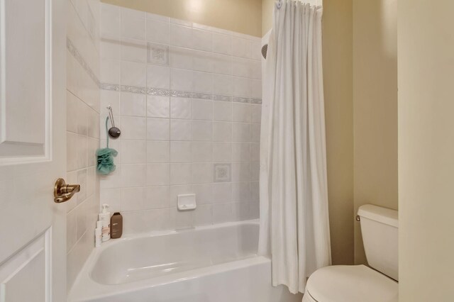 16106 Rosecroft Ter, Delray Beach, FL 33446 - bathroom with toilet and shower / bath combination with curtain