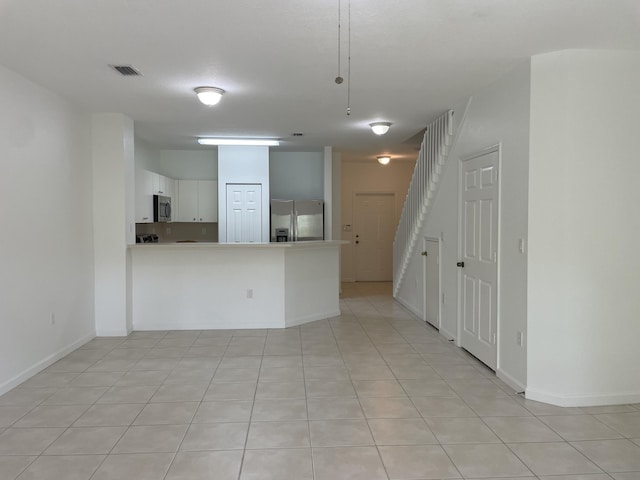 unfurnished room featuring light tile patterned flooring