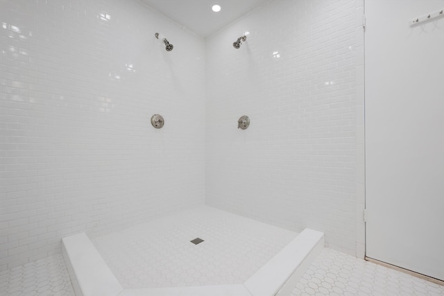 bathroom featuring tiled shower