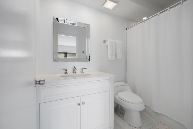 bathroom featuring a shower with curtain, toilet, and vanity