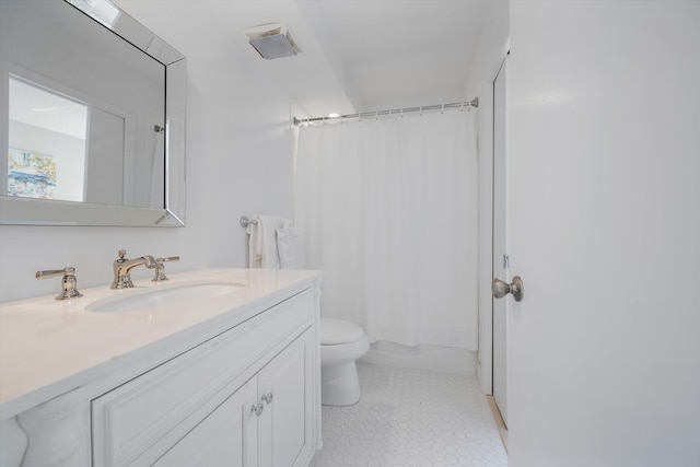 full bathroom featuring vanity, toilet, and shower / tub combo with curtain