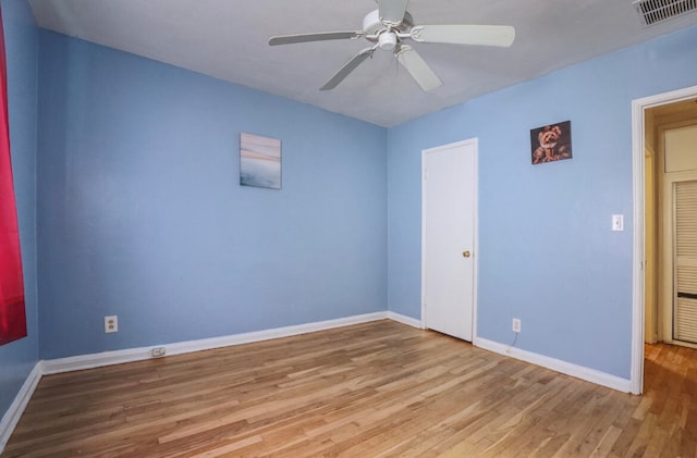 empty room featuring light hardwood / wood-style floors and ceiling fan