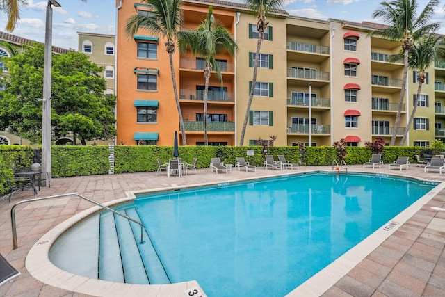 view of swimming pool