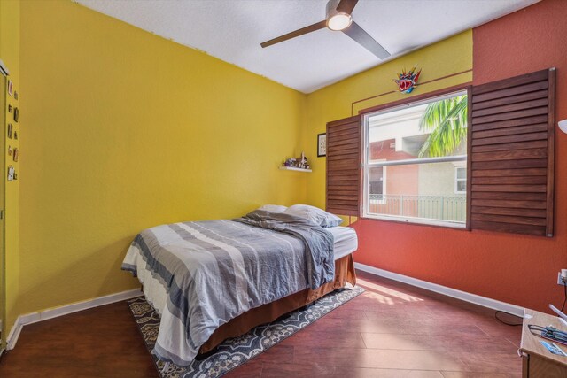 bedroom with ceiling fan