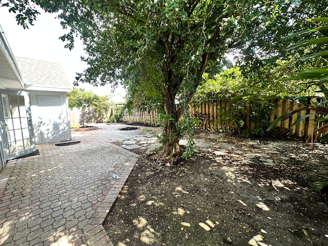 view of yard featuring a patio