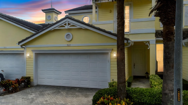 view of front facade featuring a garage