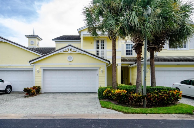 view of front facade featuring a garage