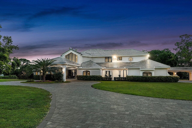 view of front facade featuring a yard