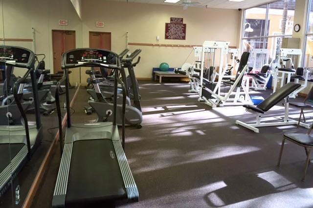 gym featuring ceiling fan